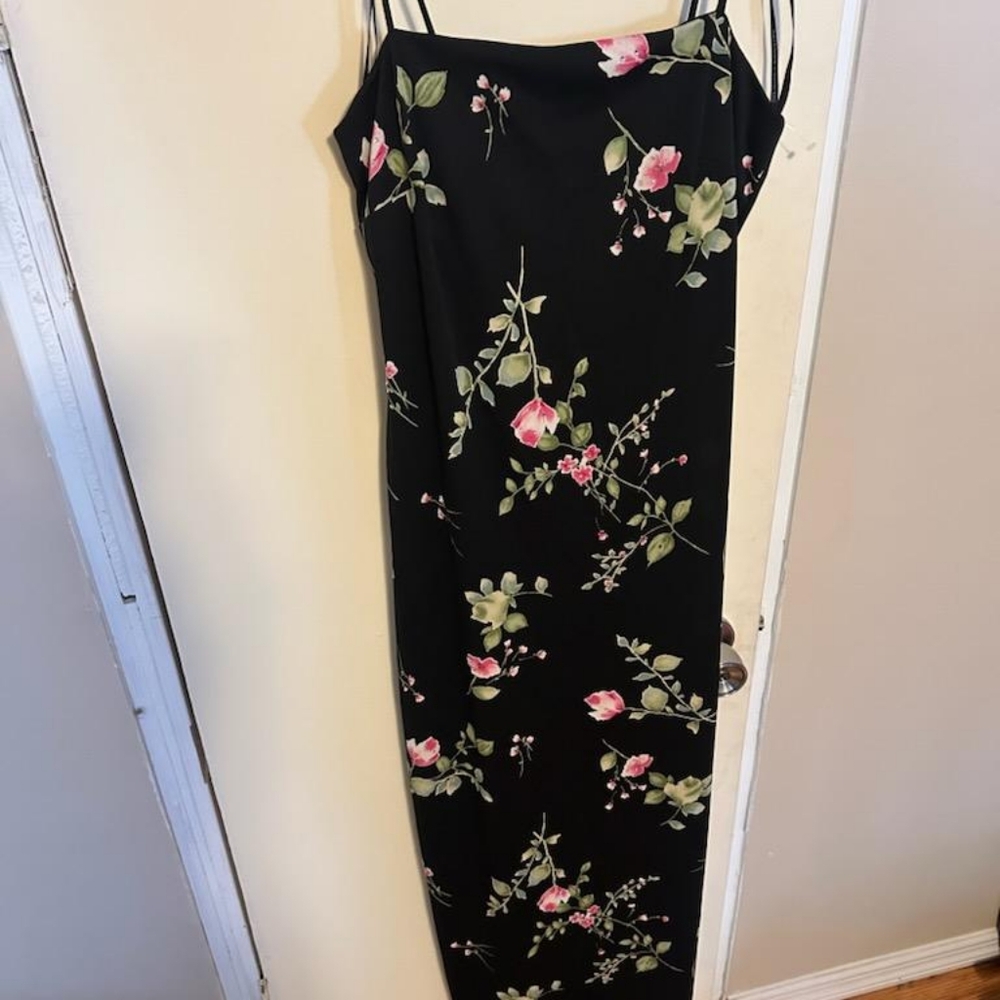Dress - Picture 3 of 3